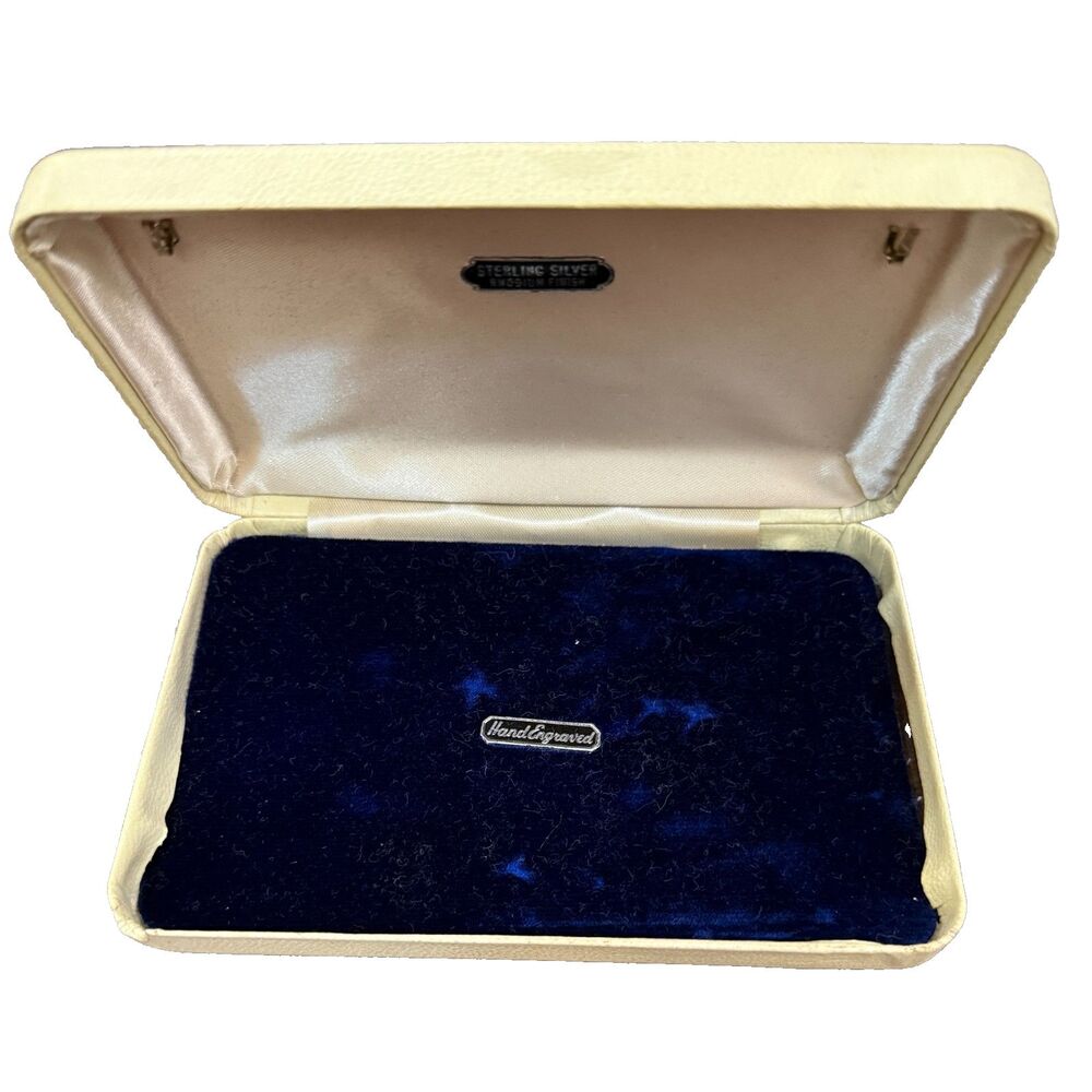 Vintage clamshell jewerly case cream with blue and cream fabric interior